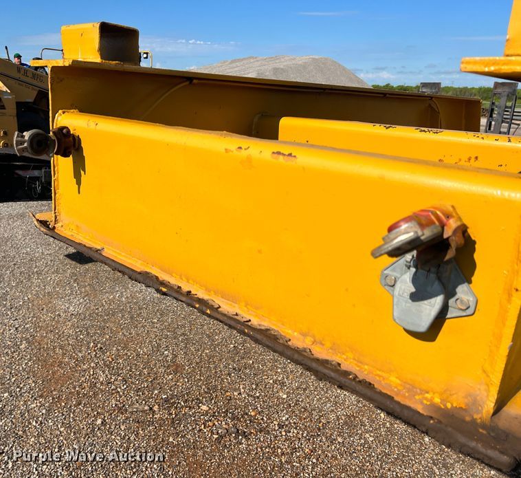 image for item LB9382 1979 Hyster  equipment trailer