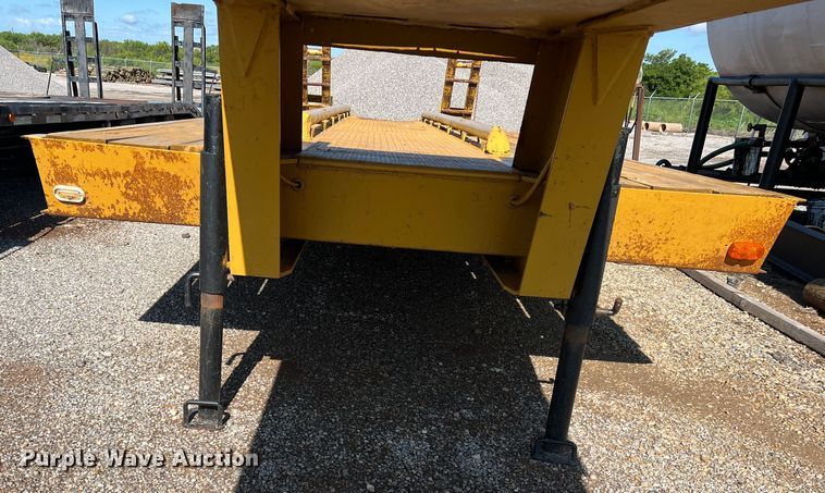 image for item LB9382 1979 Hyster  equipment trailer