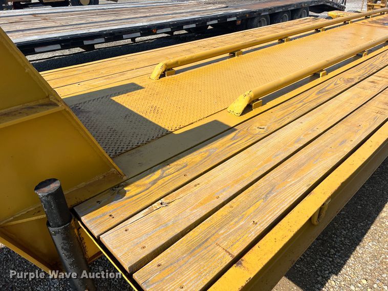 image for item LB9382 1979 Hyster  equipment trailer