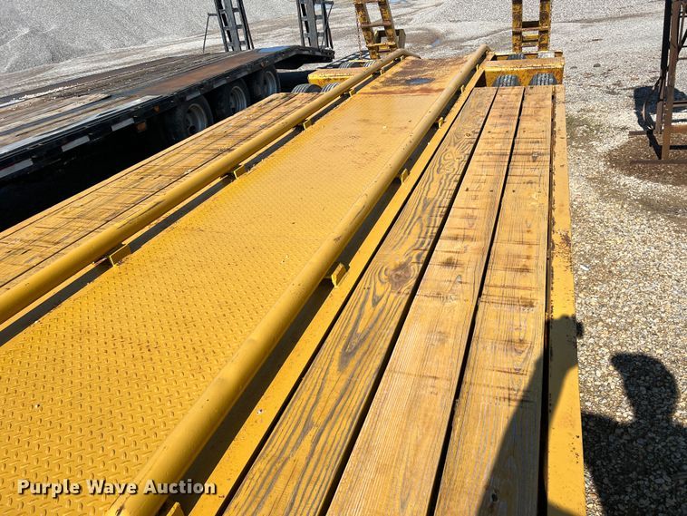 image for item LB9382 1979 Hyster  equipment trailer