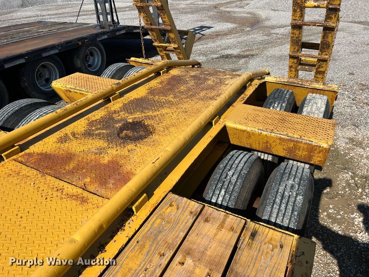 image for item LB9382 1979 Hyster  equipment trailer