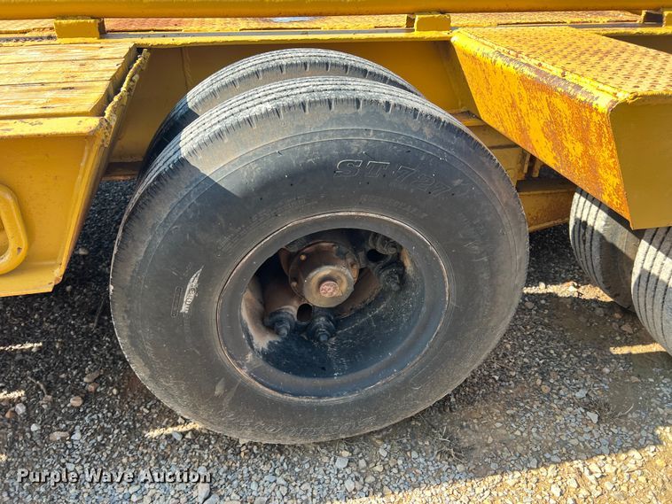 image for item LB9382 1979 Hyster  equipment trailer