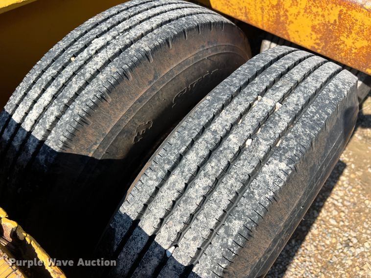 image for item LB9382 1979 Hyster  equipment trailer