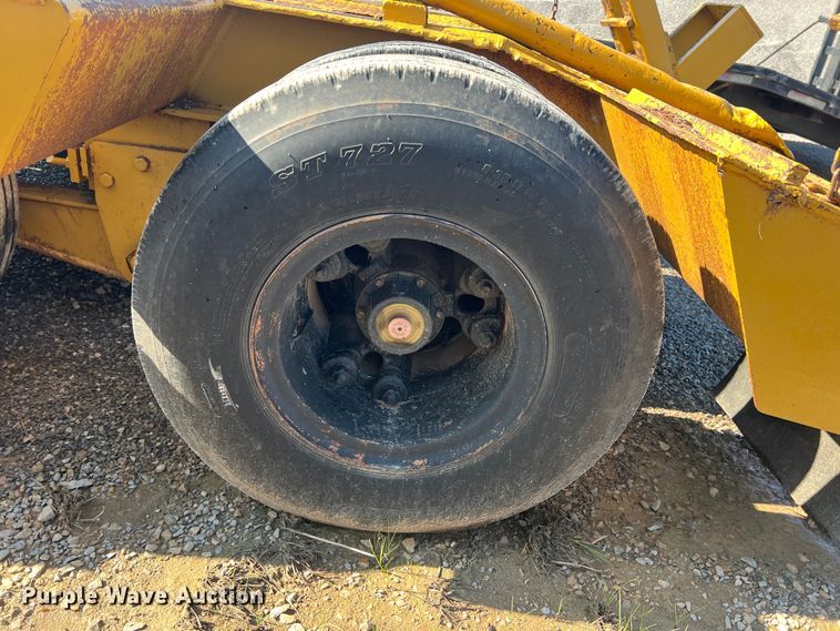 image for item LB9382 1979 Hyster  equipment trailer