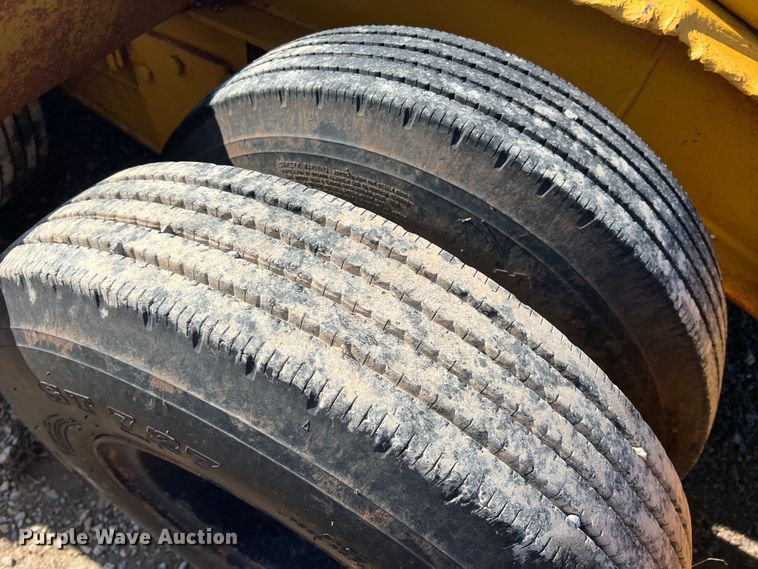 image for item LB9382 1979 Hyster  equipment trailer