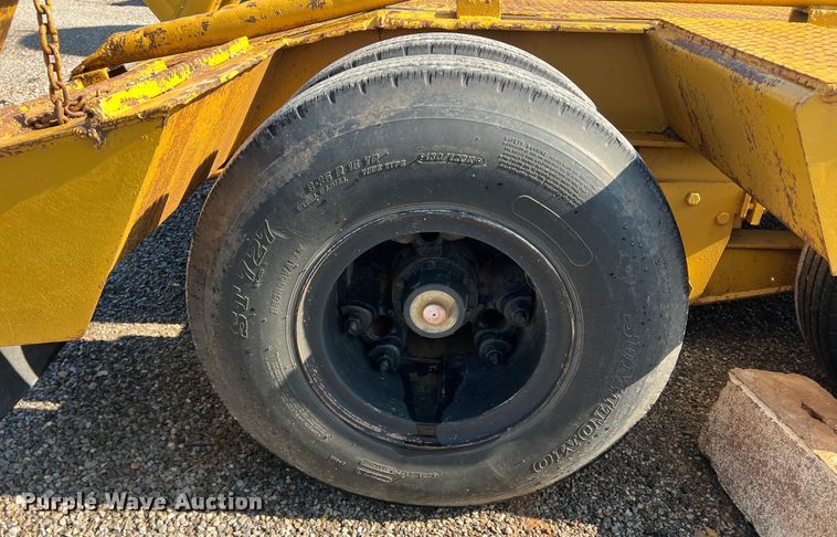 image for item LB9382 1979 Hyster  equipment trailer