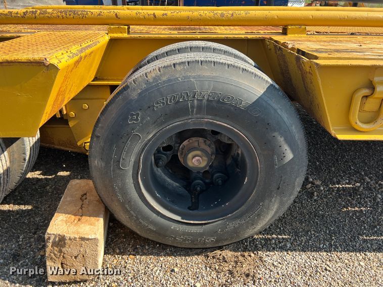 image for item LB9382 1979 Hyster  equipment trailer