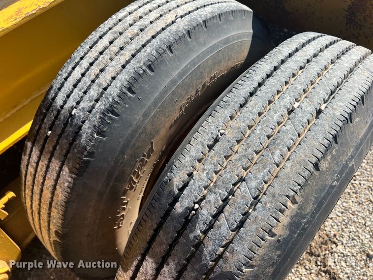 image for item LB9382 1979 Hyster  equipment trailer