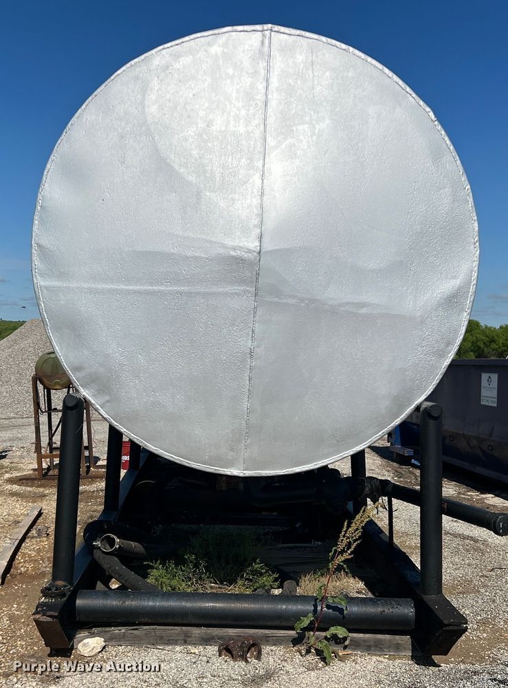 image for item LB9383 Oil tank