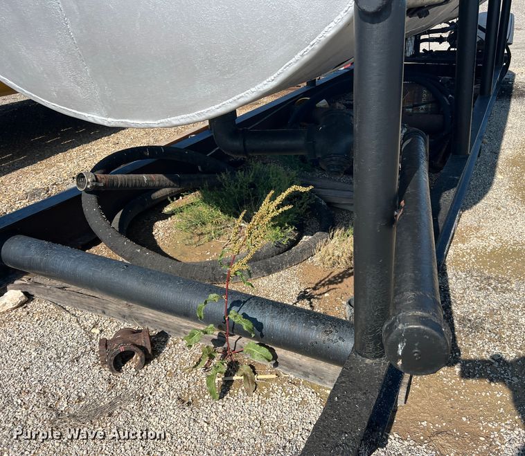 image for item LB9383 Oil tank