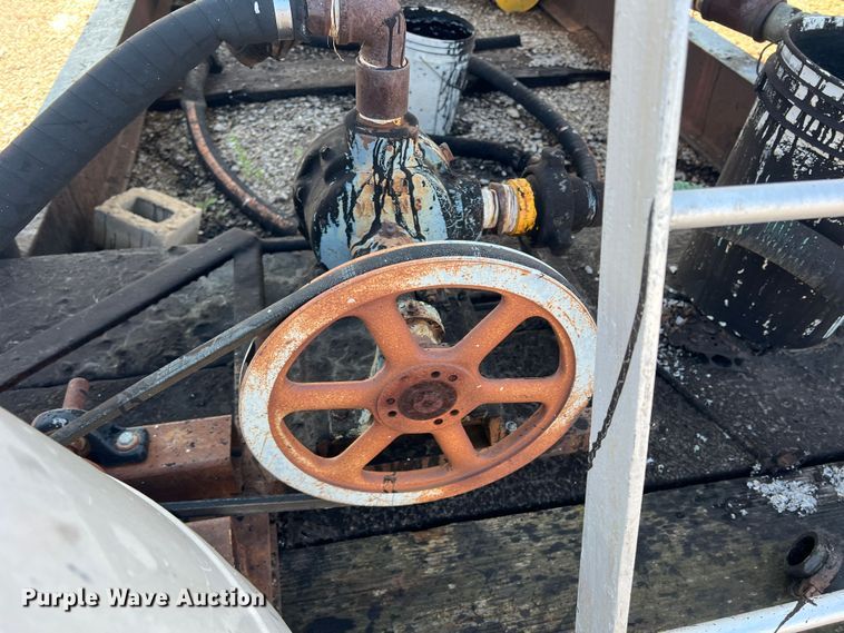 image for item LB9383 Oil tank