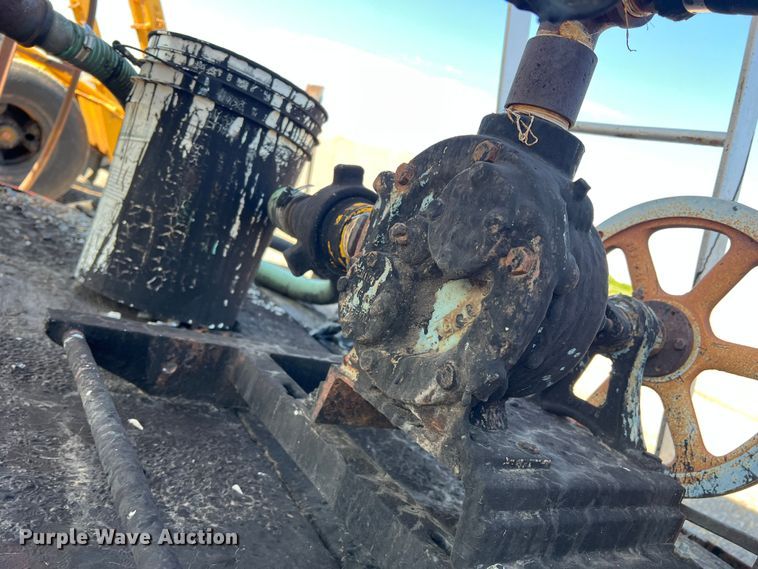 image for item LB9383 Oil tank