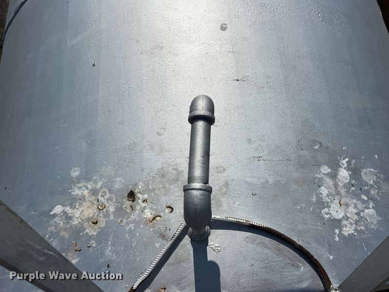 image for item LB9383 Oil tank