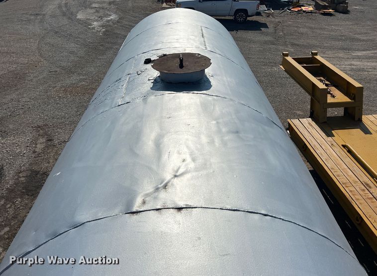 image for item LB9383 Oil tank