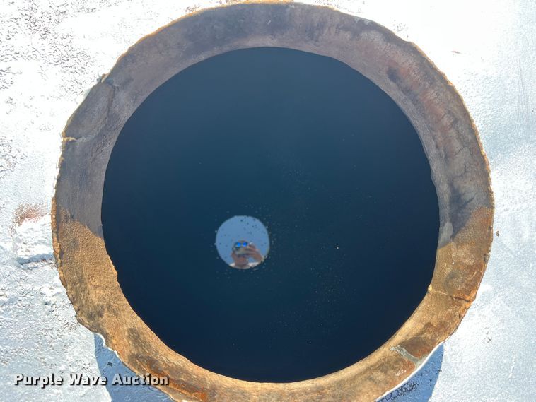 image for item LB9383 Oil tank