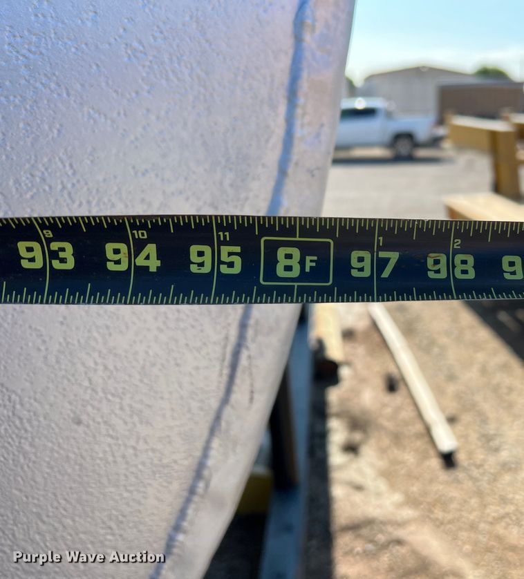 image for item LB9383 Oil tank