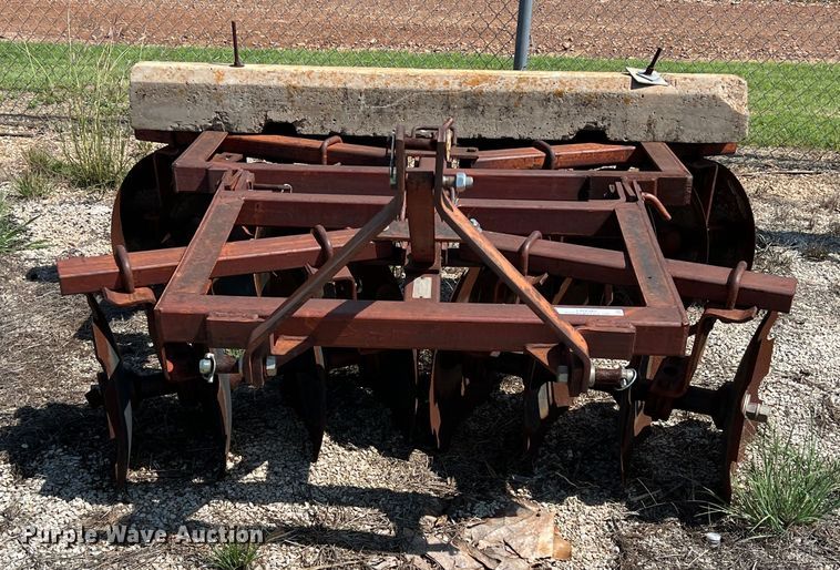 image for item LB9389 Massey Fergusen MF27  tandem disk