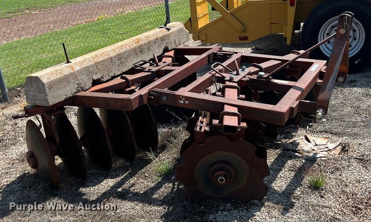 image for item LB9389 Massey Fergusen MF27  tandem disk