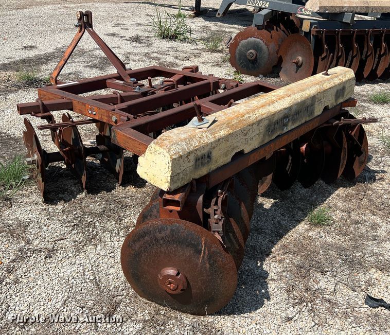 image for item LB9389 Massey Fergusen MF27  tandem disk