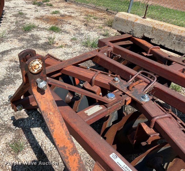 image for item LB9389 Massey Fergusen MF27  tandem disk