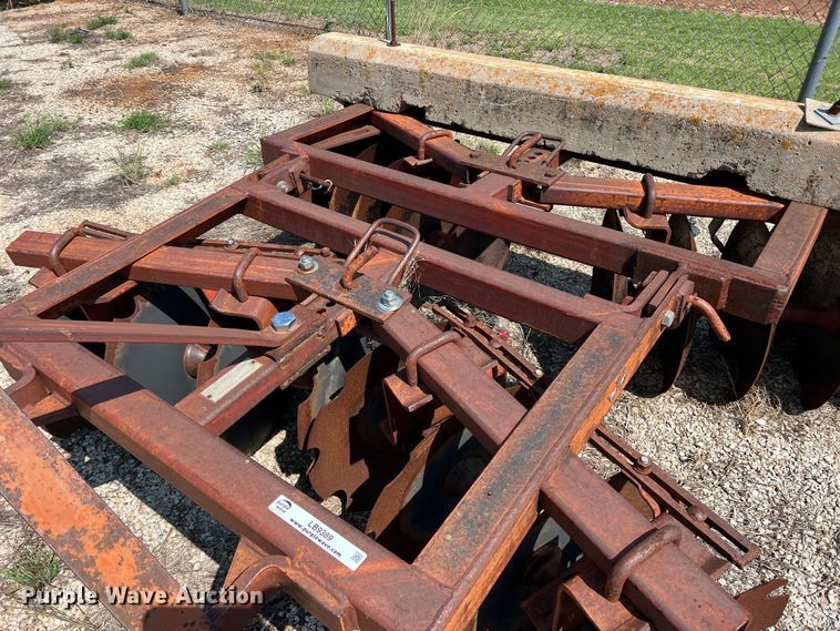 image for item LB9389 Massey Fergusen MF27  tandem disk