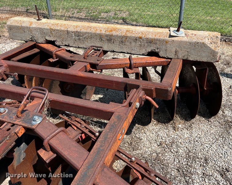 image for item LB9389 Massey Fergusen MF27  tandem disk