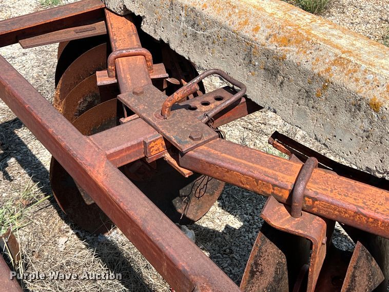 image for item LB9389 Massey Fergusen MF27  tandem disk