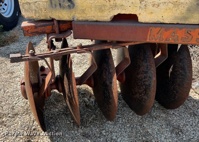 image for item LB9389 Massey Fergusen MF27  tandem disk