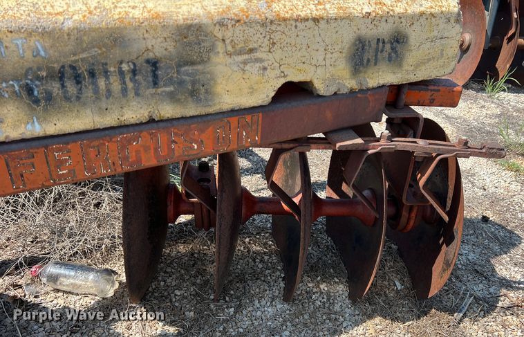 image for item LB9389 Massey Fergusen MF27  tandem disk