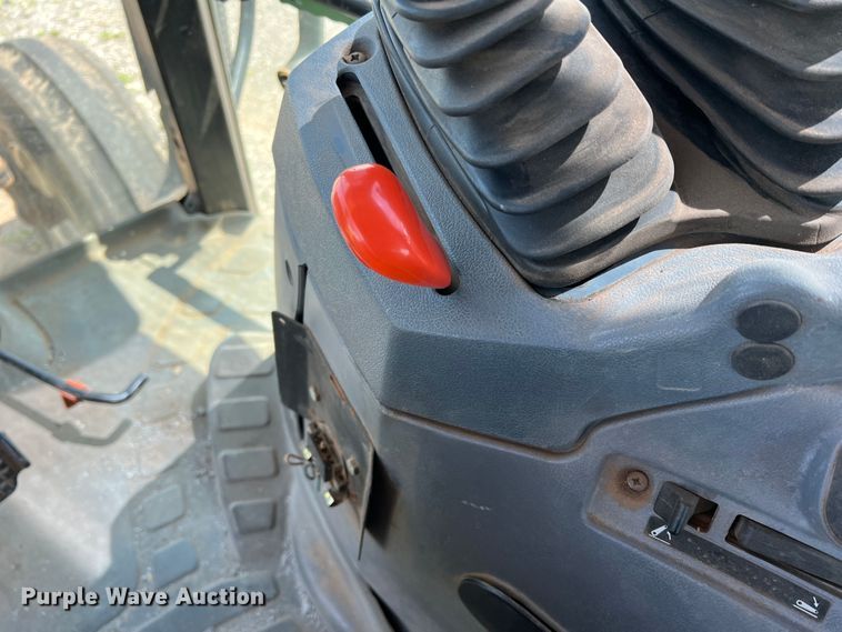 image for item LB9393 2008 New Holland T6020  tractor