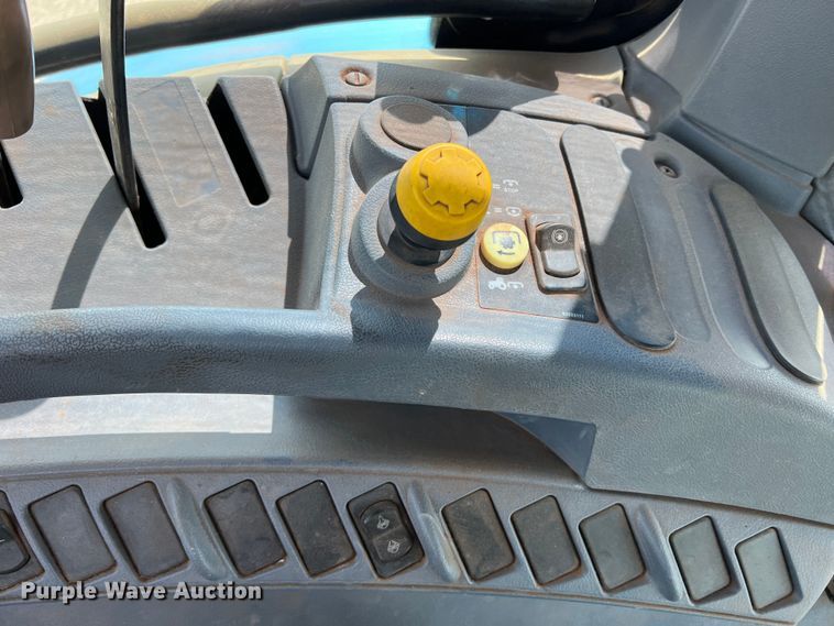 image for item LB9393 2008 New Holland T6020  tractor