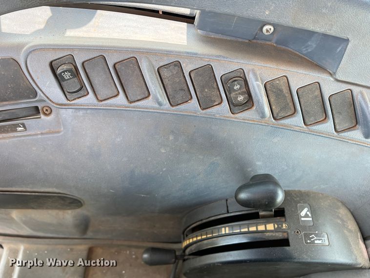 image for item LB9393 2008 New Holland T6020  tractor