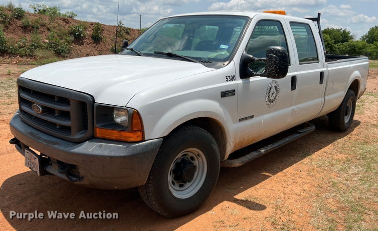 image for item LB9394 2000 Ford F350 Super Duty  Crew Cab pickup truck