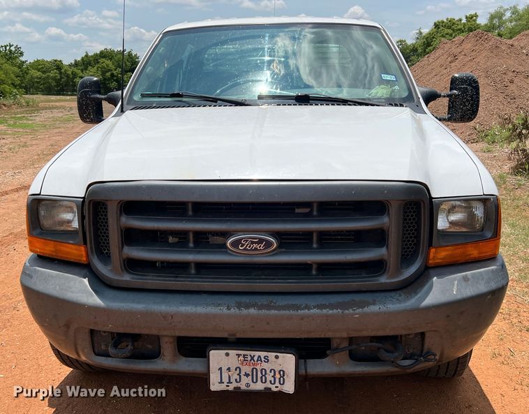 image for item LB9394 2000 Ford F350 Super Duty  Crew Cab pickup truck