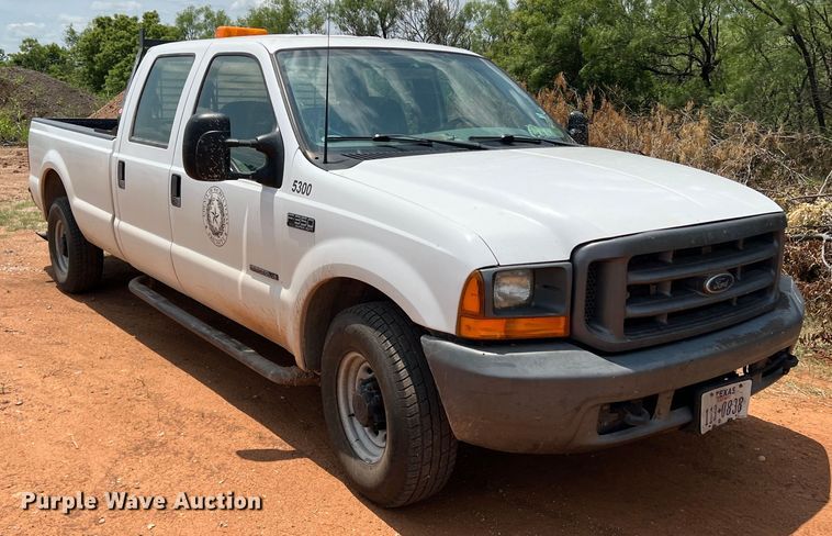 image for item LB9394 2000 Ford F350 Super Duty  Crew Cab pickup truck