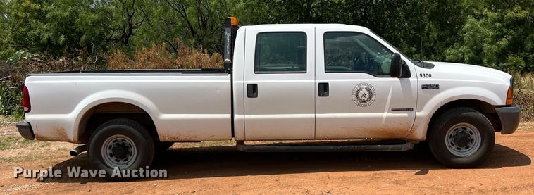 image for item LB9394 2000 Ford F350 Super Duty  Crew Cab pickup truck