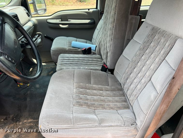 image for item LB9394 2000 Ford F350 Super Duty  Crew Cab pickup truck