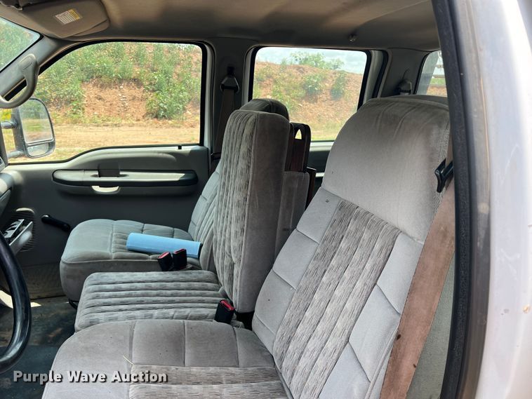 image for item LB9394 2000 Ford F350 Super Duty  Crew Cab pickup truck