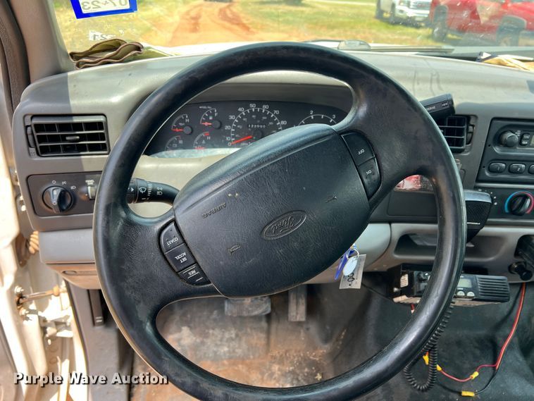 image for item LB9394 2000 Ford F350 Super Duty  Crew Cab pickup truck