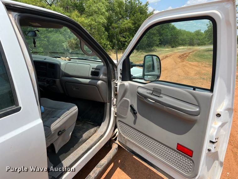 image for item LB9394 2000 Ford F350 Super Duty  Crew Cab pickup truck