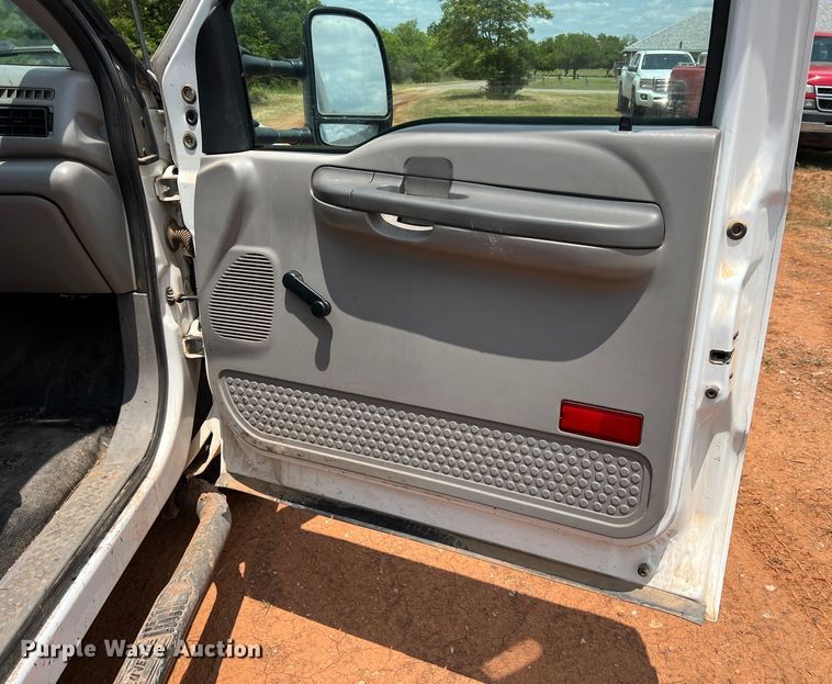 image for item LB9394 2000 Ford F350 Super Duty  Crew Cab pickup truck