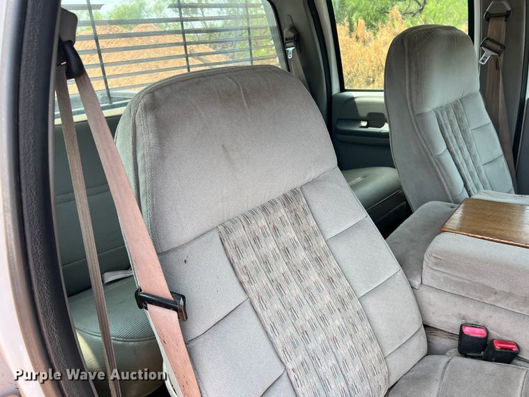 image for item LB9394 2000 Ford F350 Super Duty  Crew Cab pickup truck