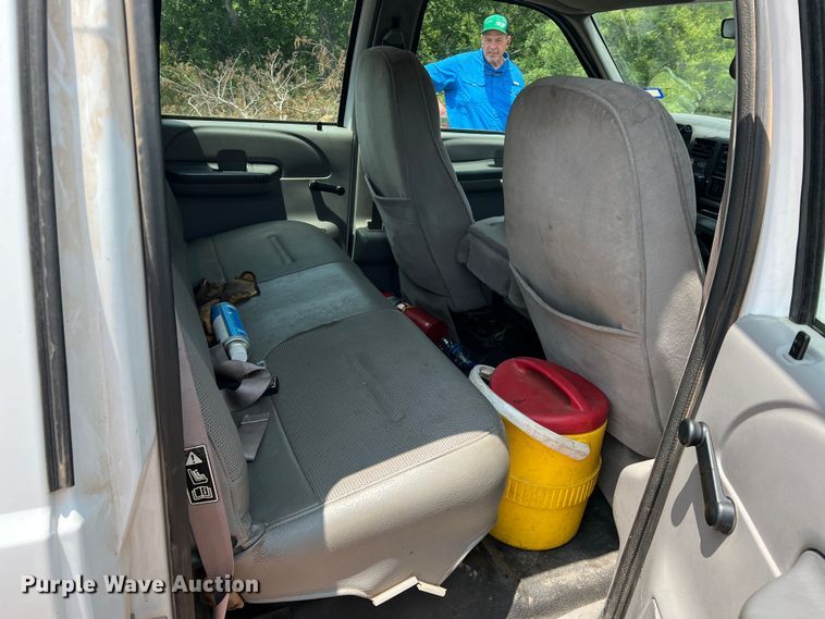 image for item LB9394 2000 Ford F350 Super Duty  Crew Cab pickup truck