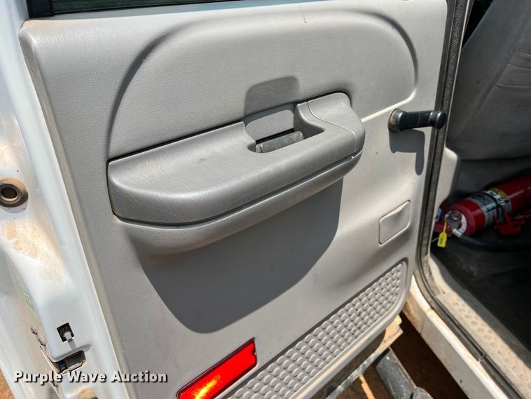 image for item LB9394 2000 Ford F350 Super Duty  Crew Cab pickup truck