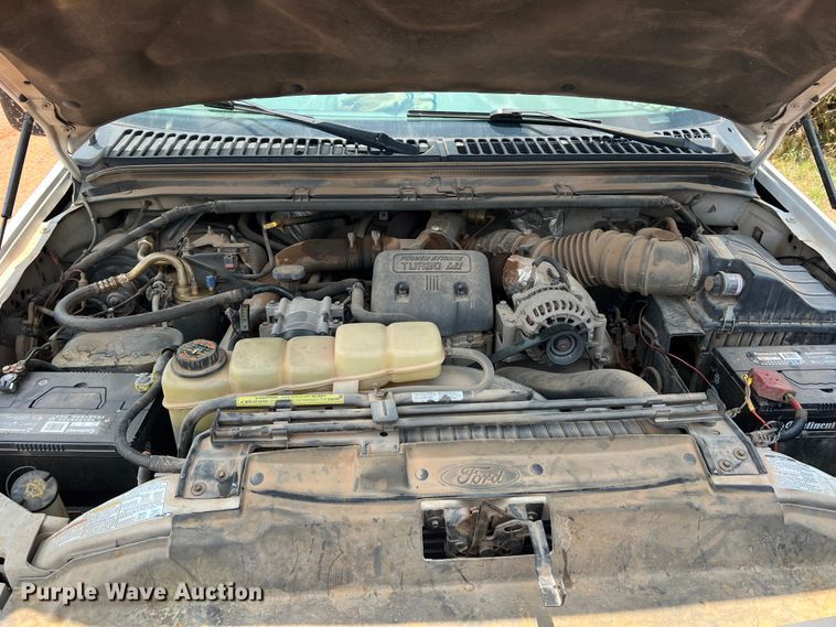 image for item LB9394 2000 Ford F350 Super Duty  Crew Cab pickup truck