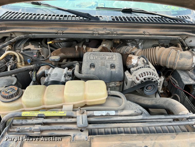 image for item LB9394 2000 Ford F350 Super Duty  Crew Cab pickup truck