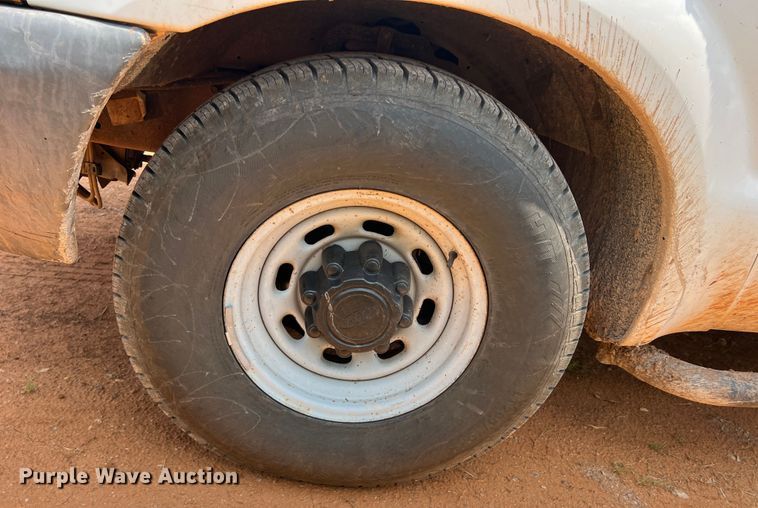 image for item LB9394 2000 Ford F350 Super Duty  Crew Cab pickup truck