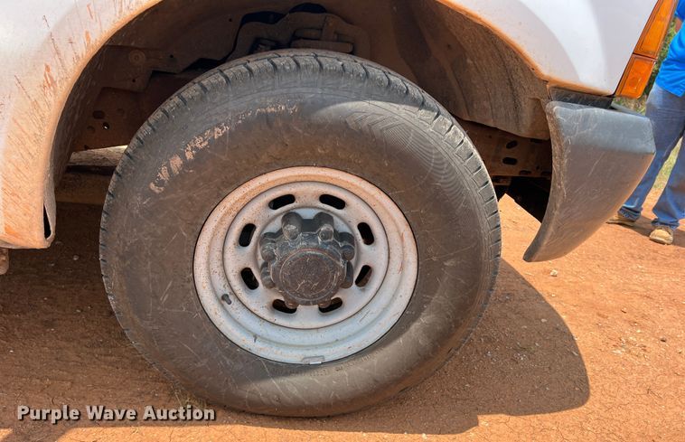 image for item LB9394 2000 Ford F350 Super Duty  Crew Cab pickup truck