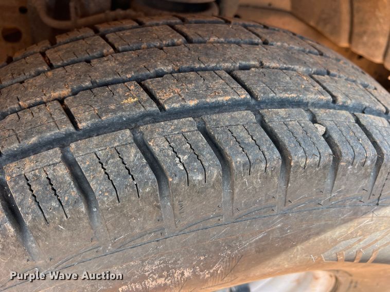 image for item LB9394 2000 Ford F350 Super Duty  Crew Cab pickup truck