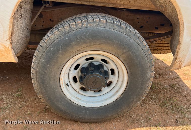 image for item LB9394 2000 Ford F350 Super Duty  Crew Cab pickup truck